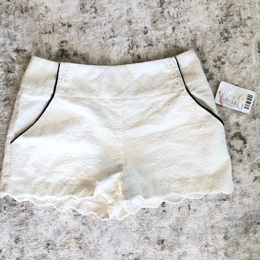 Urban Outfitters cute scalloped trim shorts